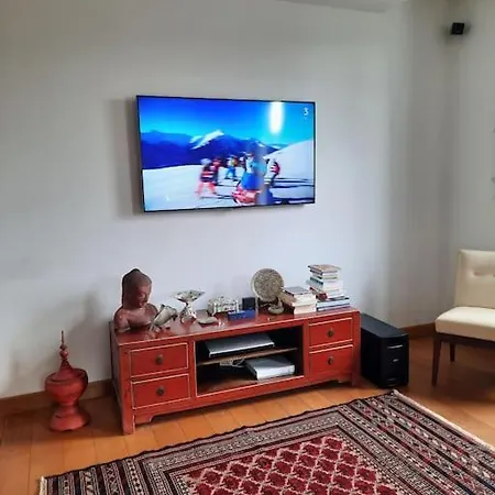 Iron Man Offer A Located Right On The River בלריב-סור-אלייה