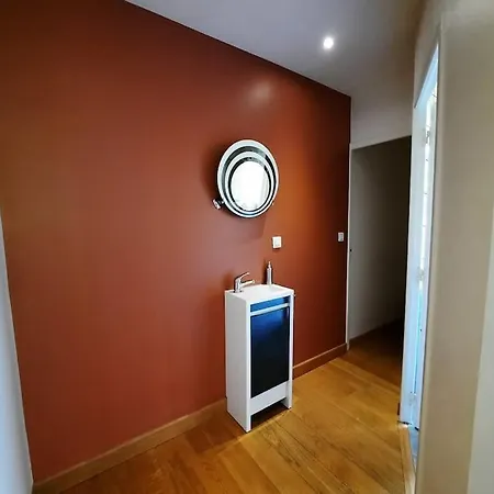 Iron Man Offer A Located Right On The River בלריב-סור-אלייה