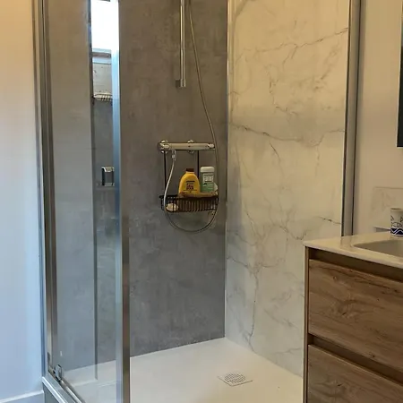 Iron Man Offer A Located Right On The River בלריב-סור-אלייה